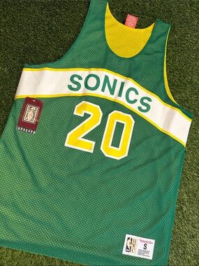 NWT RARE 90’s Mitchell & Ness Seattle SuperSonics Green Reversible Jersey Small